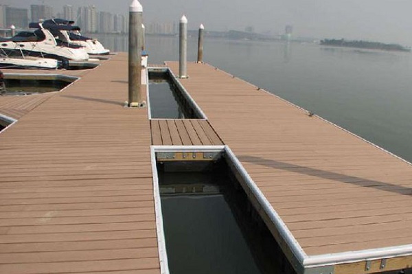 sàn gỗ ngoài trời có rãnh lát sàn cầu cảng