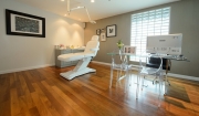 lắp sàn gỗ cho phòng khám bệnh