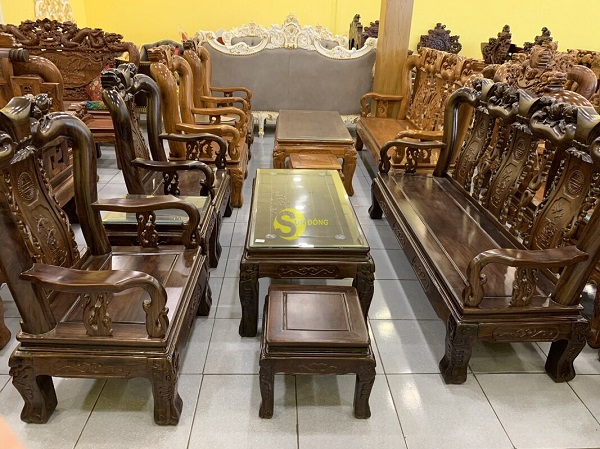 bàn ghế gỗ chiu liu