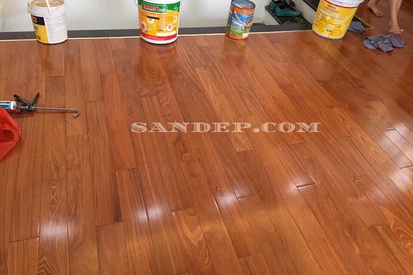 làm sàn gỗ căm xe giá rẻ