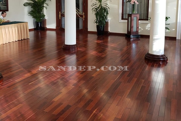 làm sàn gỗ tự nhiên tốt nhất