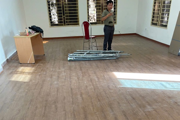 làm sàn gỗ Việt Nam giá rẻ