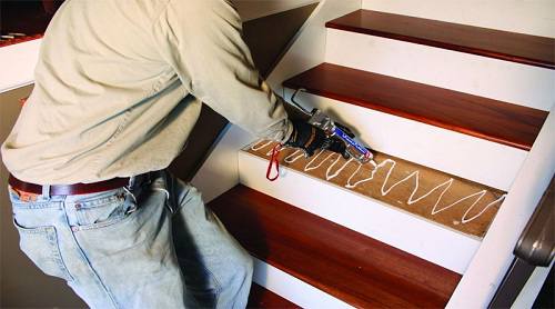 Bậc cầu thang gỗ công nghiệp: Bạch kim hiện nay là một trong những vật liệu thông dụng cho việc thiết kế nội thất. Để tạo ra một bậc cầu thang gỗ công nghiệp có tính thẩm mỹ cao, chúng tôi sử dụng công nghệ tiên tiến và kỹ thuật chuyên nghiệp. Ngoài ra, chúng tôi còn luôn luôn cập nhật mẫu mã mới và kiểu dáng đẹp để đáp ứng nhu cầu của khách hàng.