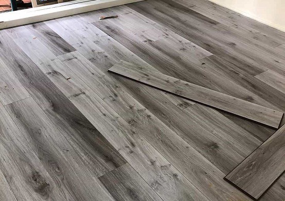 sàn gỗ màu xám