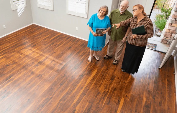 Lắp đặt sàn gỗ cho gia đình có người cao tuổi