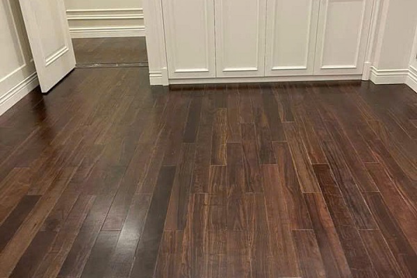 lát sàn gỗ chiu liu giá rẻ