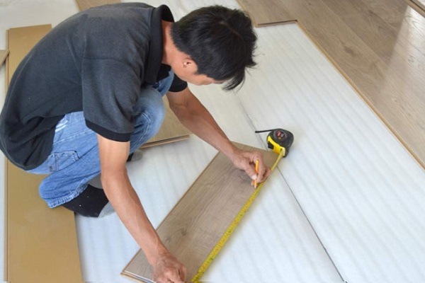 lát sàn gỗ tại Long Biên