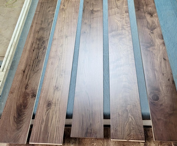 mẫu sàn gỗ óc chó bản siêu to