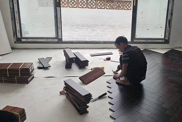 sàn gỗ chiu liu xương cá báo giá