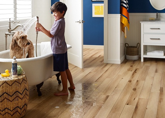sàn gỗ chịu nước phòng tắm