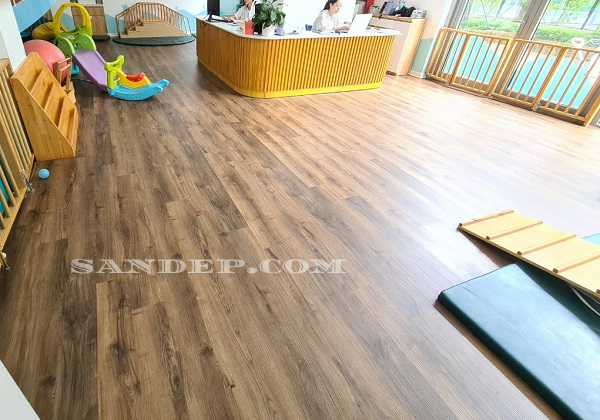 sàn gỗ công nghiệp chống nước nhà trẻ
