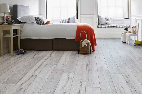 Sàn gỗ màu trắng: Tận hưởng vẻ đẹp ngôi nhà trong mơ với sàn gỗ màu trắng. Sàn gỗ thiết kế theo phong cách hiện đại mang lại không gian rộng rãi và thoáng đãng, giúp cho gia đình bạn có một không gian sống tuyệt vời. Màu trắng tinh khiết và sang trọng kết hợp với chất liệu gỗ tạo nên sự đẳng cấp và ấn tượng cho không gian sống của bạn. Cùng khám phá những mẫu sàn gỗ màu trắng tuyệt đẹp và mang lại sự mới lạ cho mái nhà của bạn.