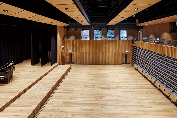 sàn gỗ sân khấu trong nhà đẹp