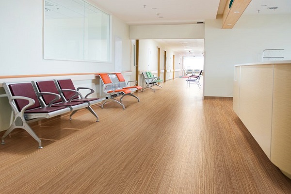 sàn nhựa giả gỗ bệnh viên giá rẻ