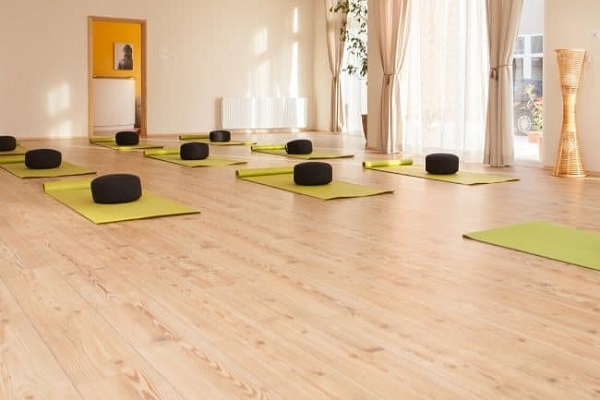sàn nhựa giả gỗ phòng tập Yoga