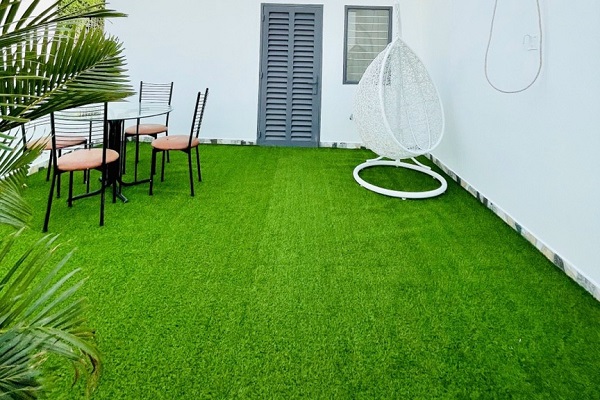 thảm cỏ nhân tạo sân thượng