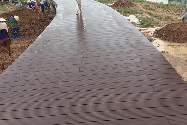 thanh lý sàn gỗ ngoài trời giá rẻ