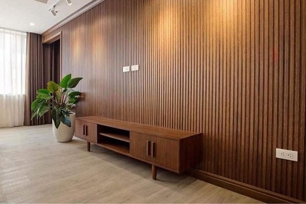 thi công ốp tường nhựa giả gỗ giá rẻ