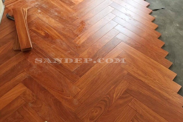 thi công sàn gỗ tự nhiên