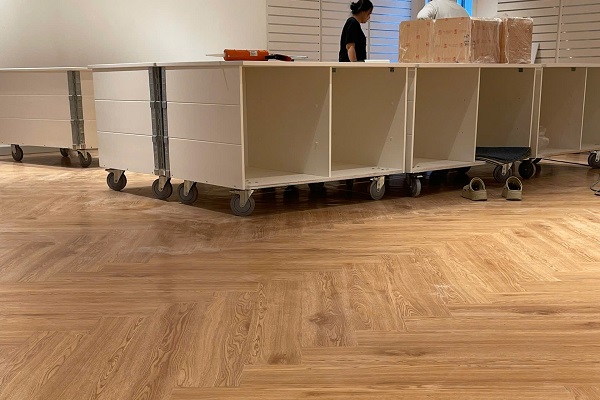 thi công sàn gỗ Việt Nam xương cá