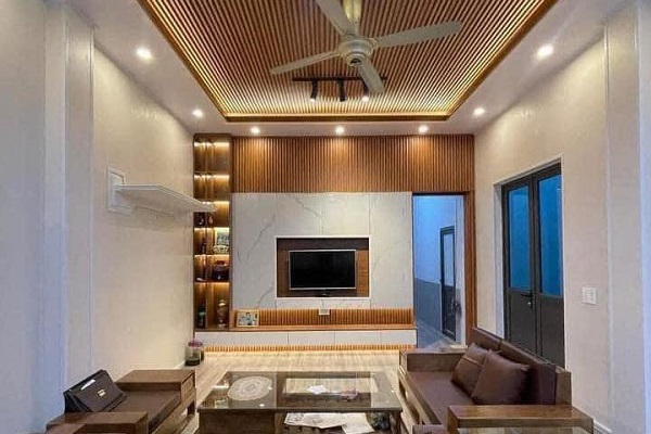 trần nhựa lam sóng phòng khách